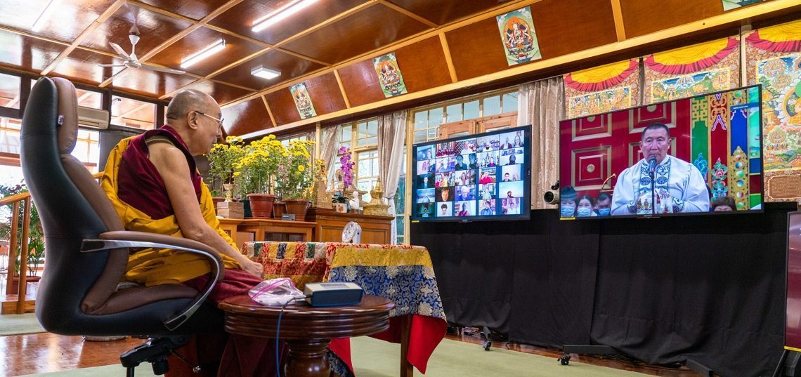 Далай лам махнаас татгалзахыг уриаллаа