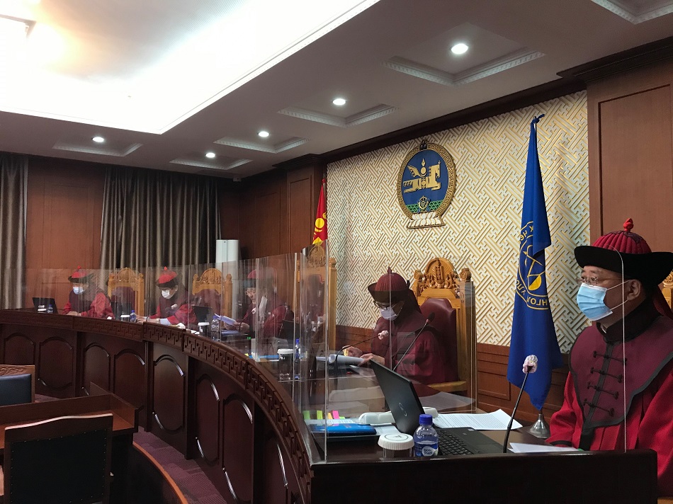 Цэц Ерөнхийлөгчөөр ажилласан хүмүүс дахин нэр дэвших эрхгүй гэж шийдэв.