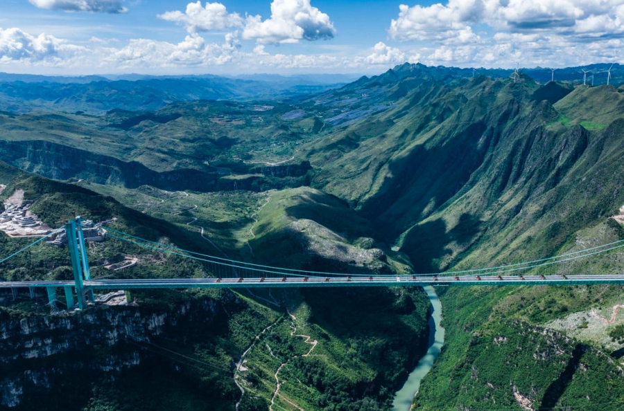 Дэлхийн хамгийн өндөр гүүр Хятадад нээгдэнэ