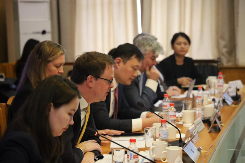 Засгийн газраас Оюутолгойн зээлийн хүүг бууруулах хэлэлцээг эхлүүллээ