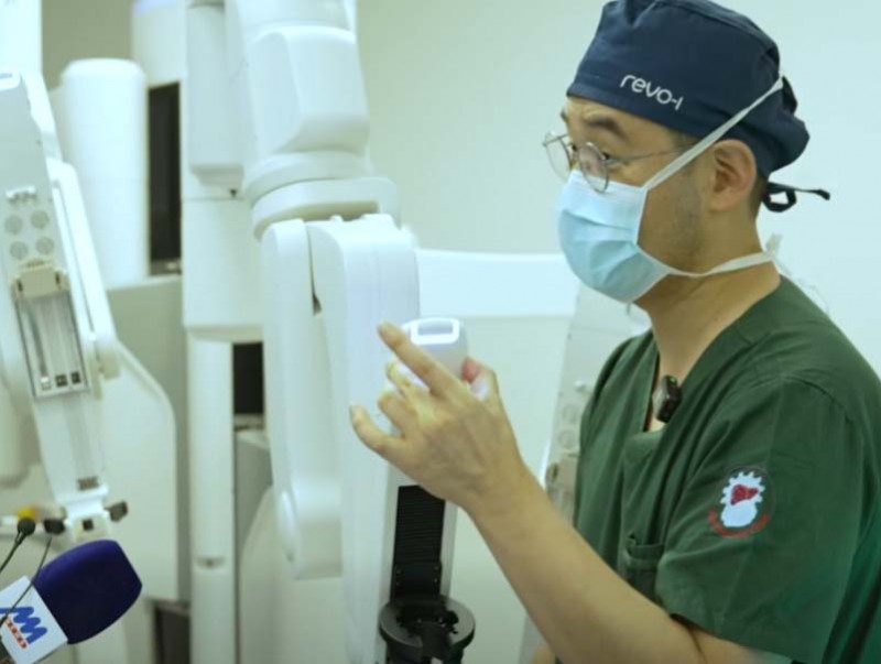 "Робот мэс засал эмчилгээ" -г Хавдар судлалын үндэсний төвд анх удаа хийлээ