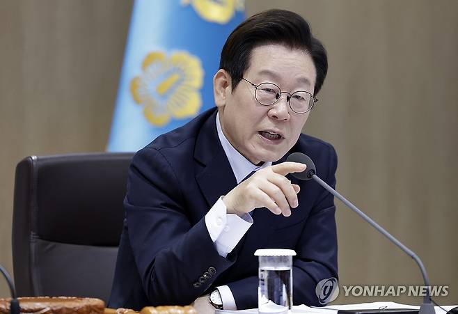 БНСУ-ын Ерөнхийлөгч шашин, улс төрчдийн хоорондох холбоо хамаарлыг мөрдөн шалгахыг уриалав