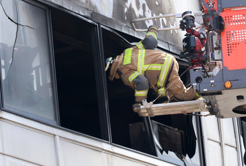 БНСУ-ын автомашины сэлбэгийн үйлдвэрт гарсан түймрийн улмаас 14 хүн амиа алджээ