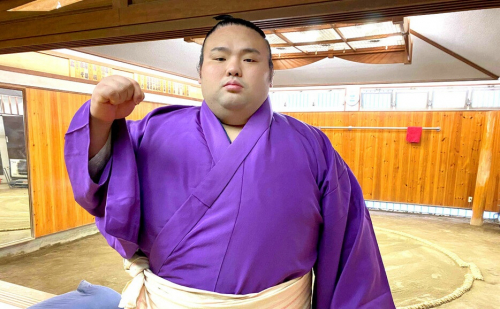 Япон бөх 22 жилийн дараа “Оны шилдэг сүмоч” боллоо