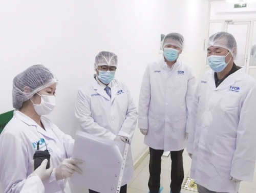 Ажлын хэсгийн гишүүд эмийн үйлдвэрүүдийн үйл ажиллагаатай танилцаж, санал сонсов.