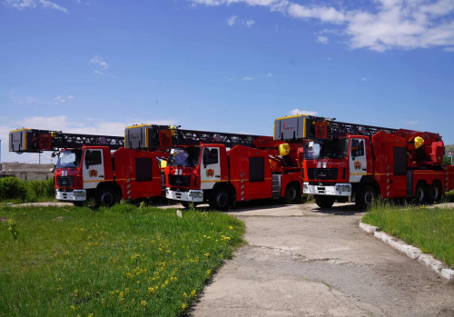 Онцгой байдлын албанд Байлдааны туг, техник хэрэгсэл гардуулж өглөө