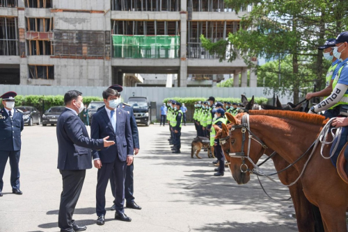 Цагдаагийн байгууллагуудад автомашин хүлээлгэн өглөө
