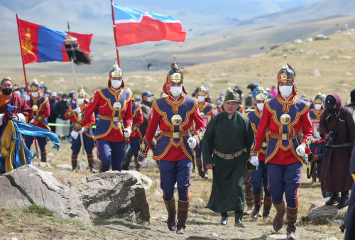 Отгонтэнгэр хайрхан уулын тэнгэрийг тайх төрийн их тахилга боллоо