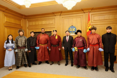 “Physical: Asia” нэвтрүүлгийн оролцогчдыг Үндэсний их баяр наадам үзэхийг урив