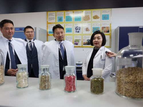 Шадар сайд Х.Ганхуяг Хүнсний аюулгүй байдлын үндэсний лавлагаа лабораторид ажиллалаа