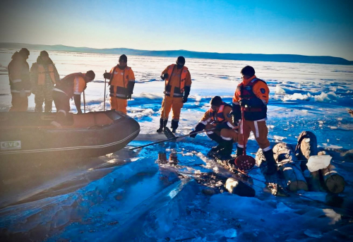 Нуурын толио болон голын нийт уртын дагууд мөсний зузаан харилцан адилгүй байна
